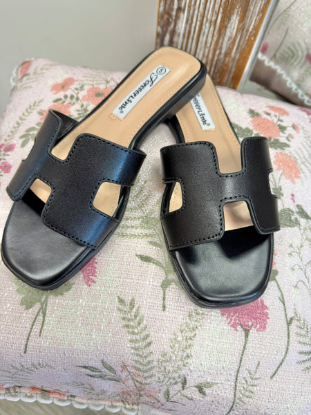The Veronica Sandal - Black