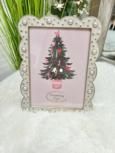 Scalloped Pearl Beaded Frame