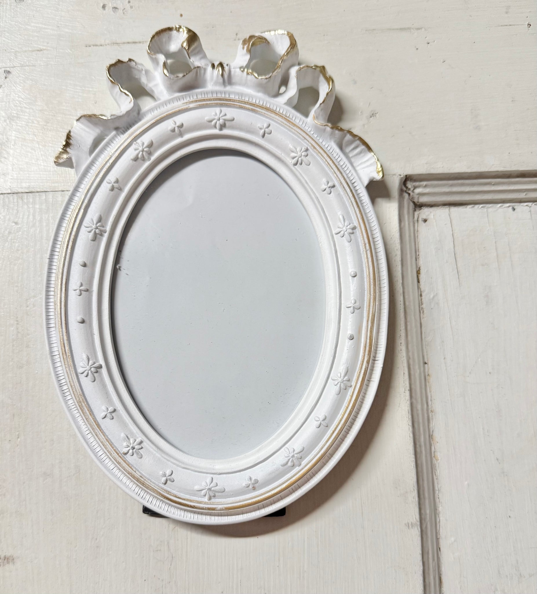 Antique White Bow Frame