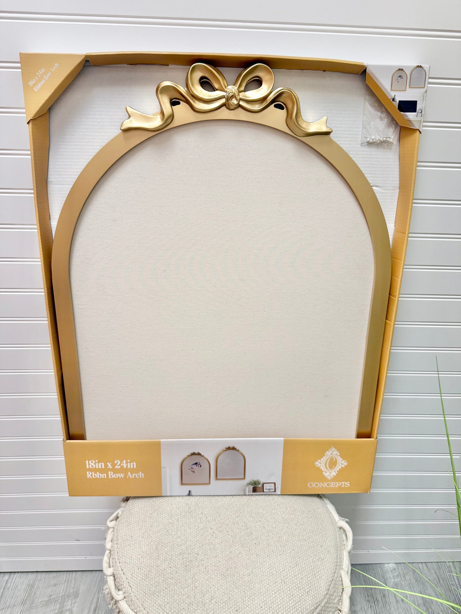 Ribbon Bow Arch Pinboard